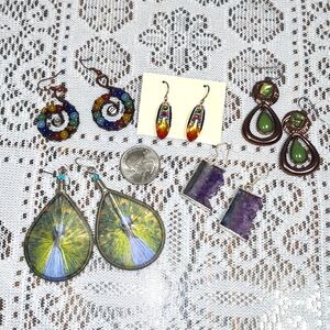2 FOR $15 BUNDLE A lot of earrings. Women's gift bundle of earrings.